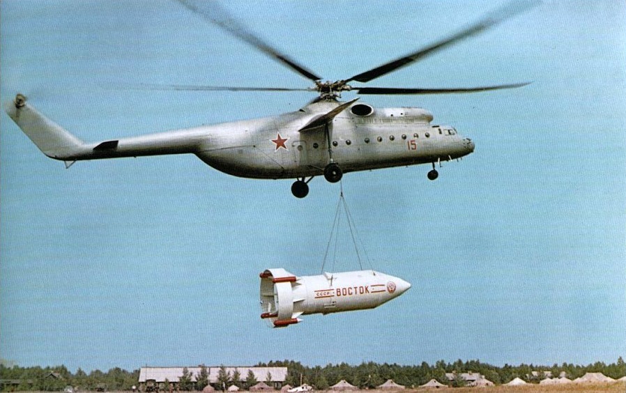 Макет корабля «Восток» на воздушном параде в Тушино 9 июля 1961 года. Фотохроника ТАСС.